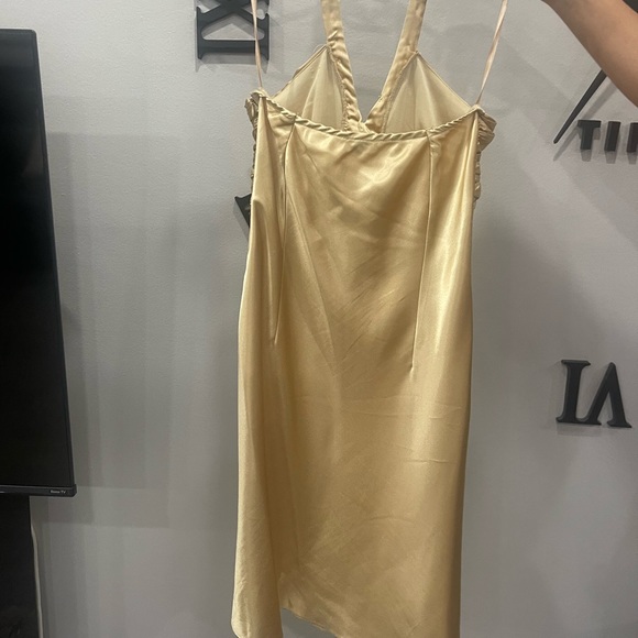 Dresses - Picture 2 of 12